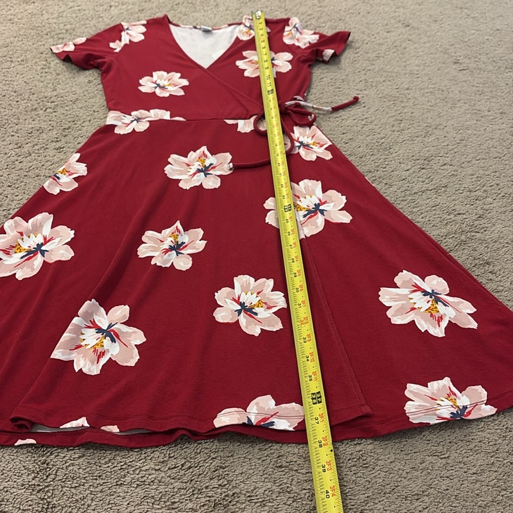 Old Navy Red floral wrap dress v neck stretch with sleeves - Picture 4 of 13